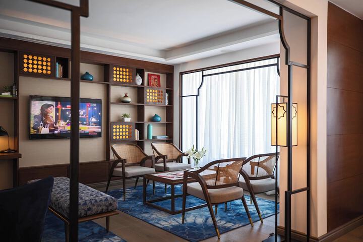 Lounge 57 of 79