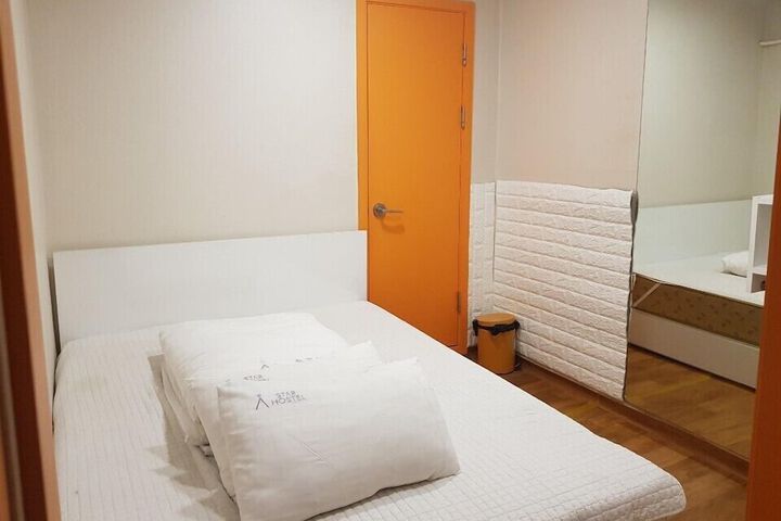 Room 12 of 46