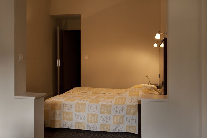 Room 15 of 34