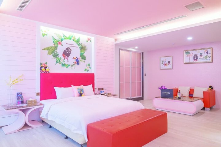 Room 13 of 80