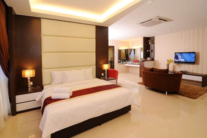 Room 11 of 24