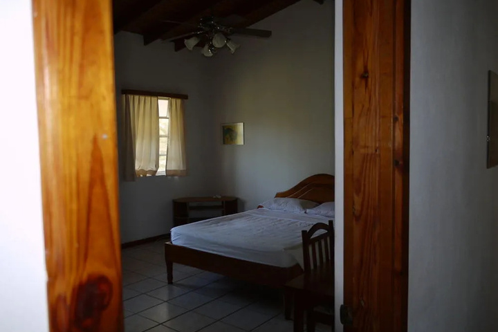 Room 3 of 32