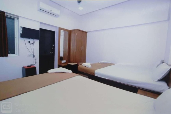 Room 5 of 32