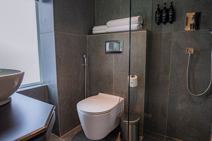 Room 10 of 18