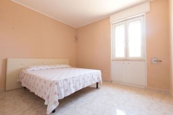 Room 15 of 38