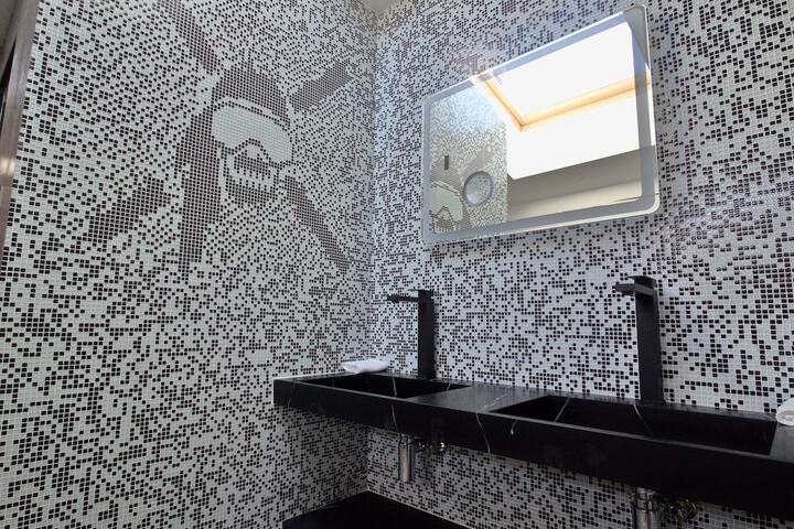 Room 169 of 234