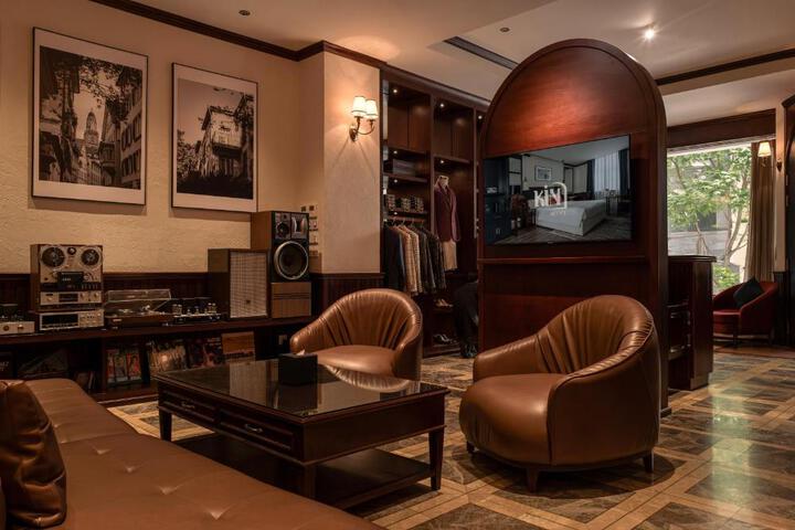 Entrance & Lobby