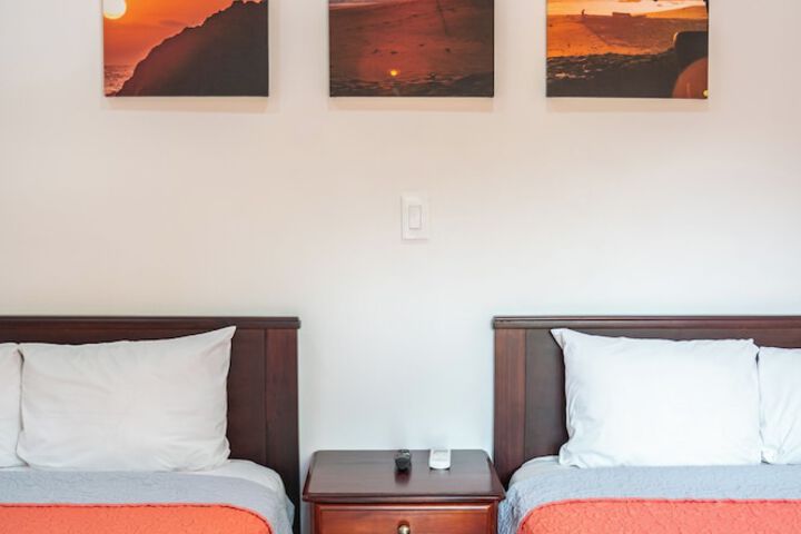 Room 25 of 103