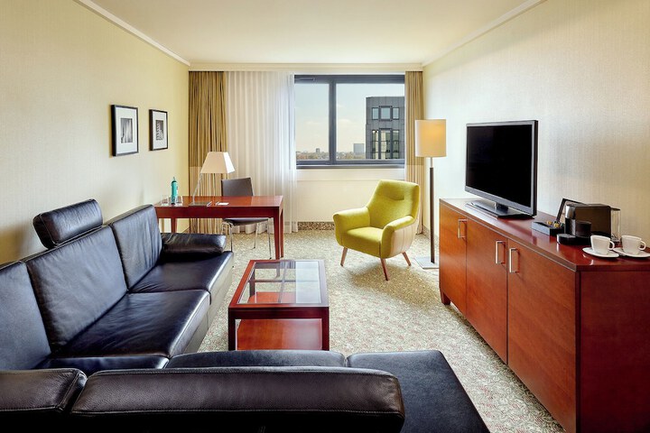 Room 9 of 37