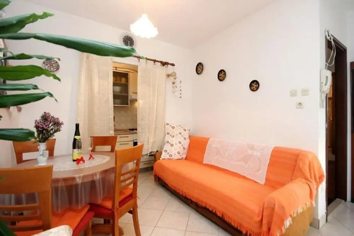 Room 2 of 18
