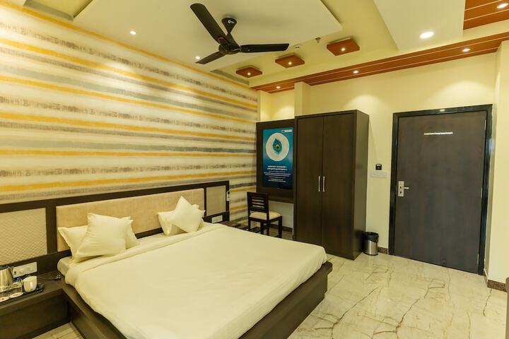Room 10 of 21