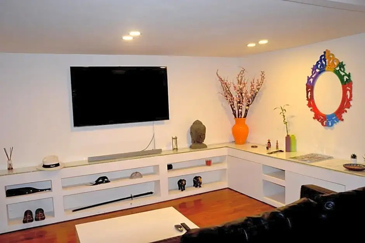 Room 5 of 23