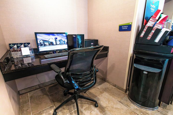 Business Center 54 of 66