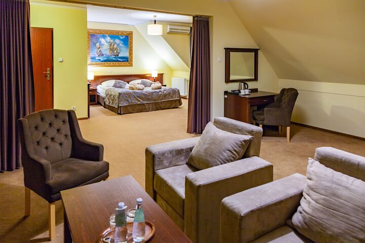 Room 14 of 48