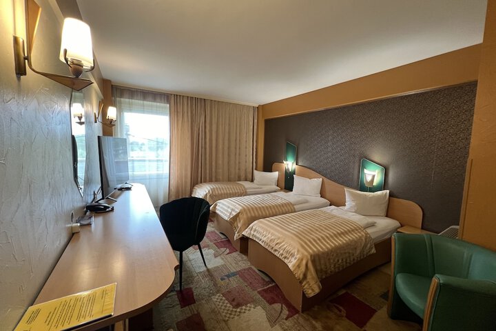 Room 8 of 34