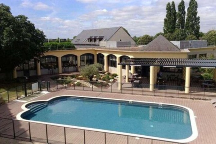 Pool 46 of 82
