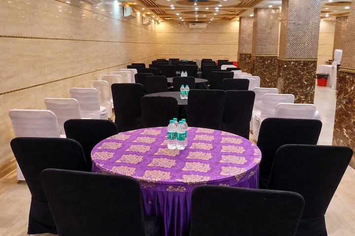 Business Center 17 of 19