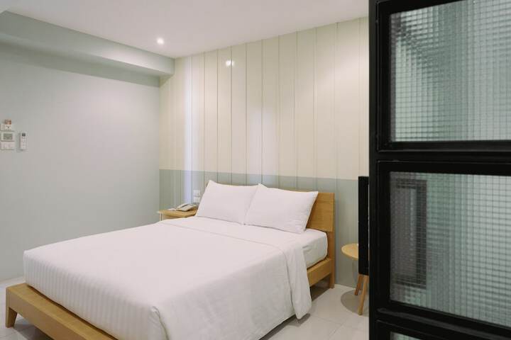 Room 33 of 71