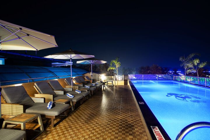 Pool 25 of 37