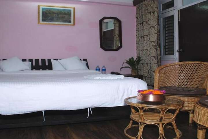 Room 3 of 10