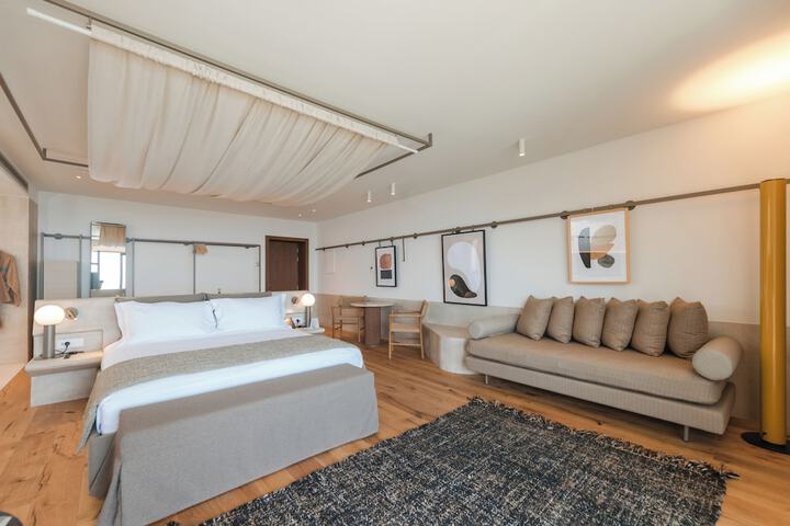 Room 22 of 115