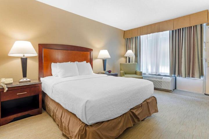 2 Double Beds (7 of 9)