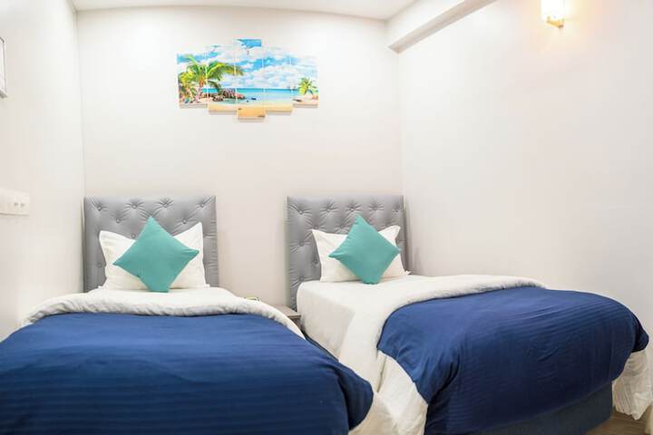 Room 10 of 86