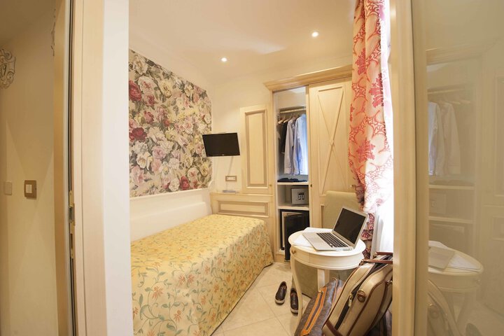 Room 31 of 84