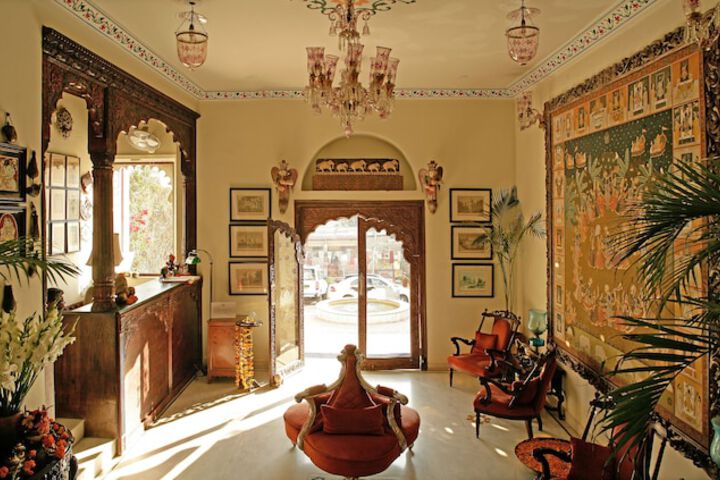 Entrance & Lobby