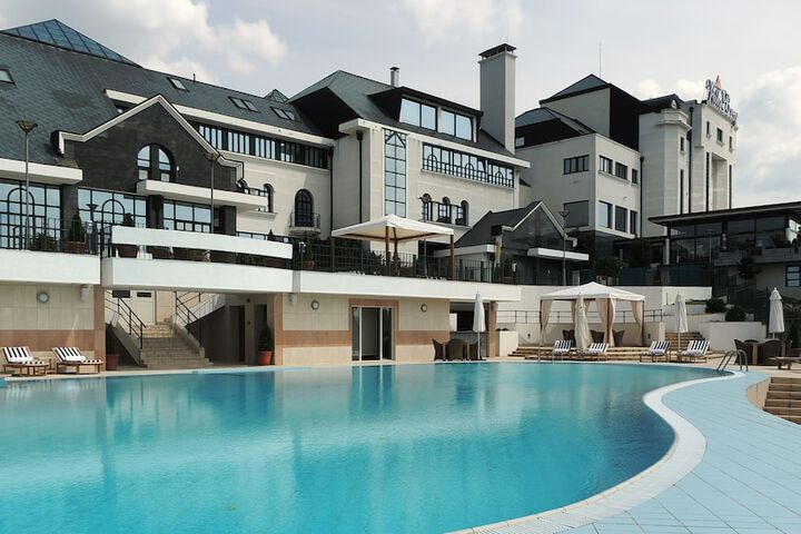 Pools & Facilities