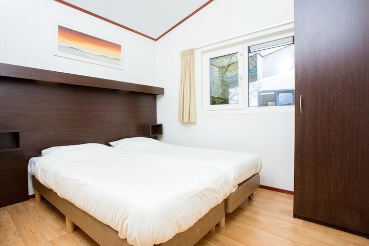 Room 4 of 32