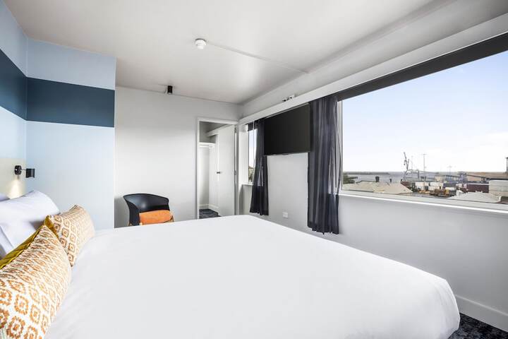 Room 29 of 74