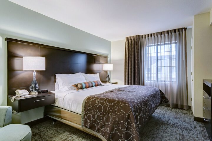 1 Queen 1 Bedroom Suite Comm Mobility Accessible (39 of 39)