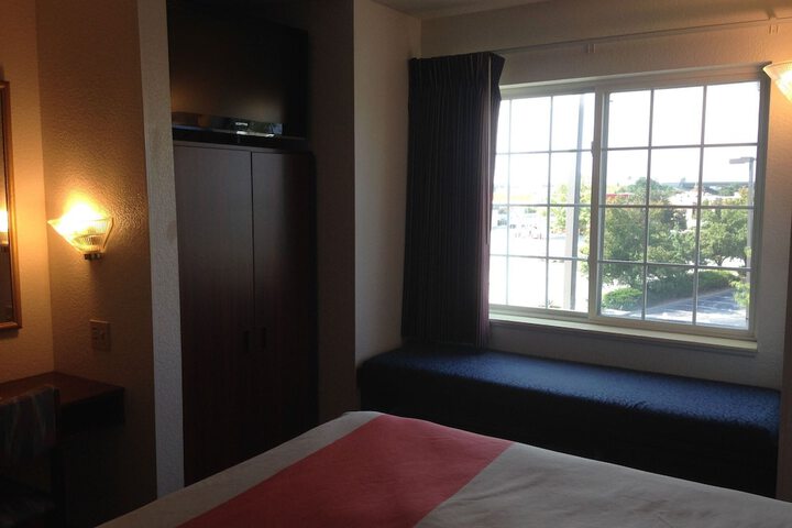 Room 13 of 41