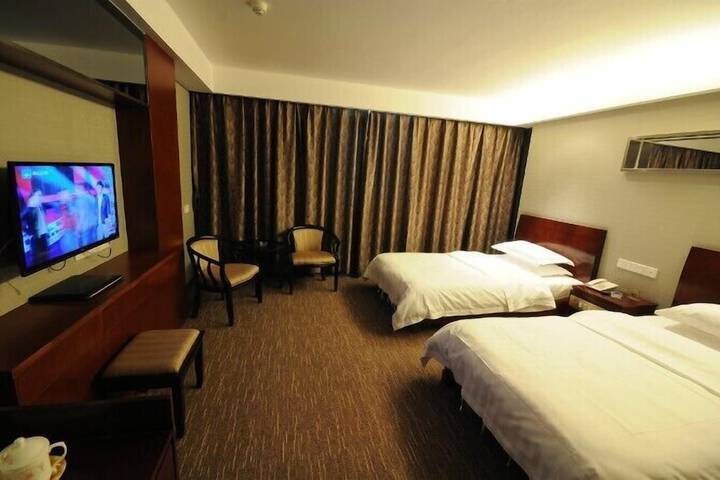 Room 14 of 28