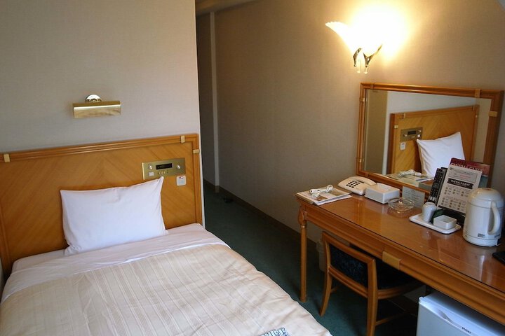 Room 3 of 16