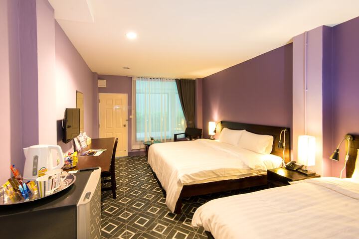 Room 6 of 16