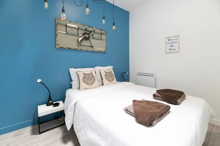 Room 4 of 12
