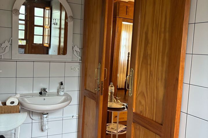 Room 15 of 17