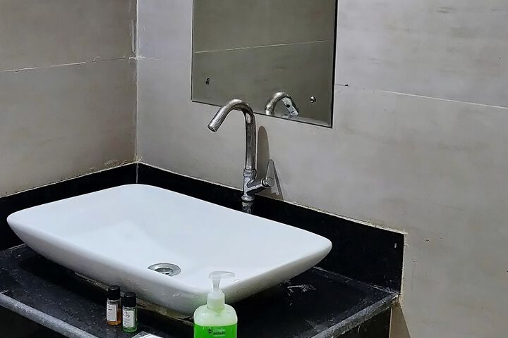Room 4 of 32
