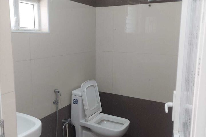 Room 10 of 12