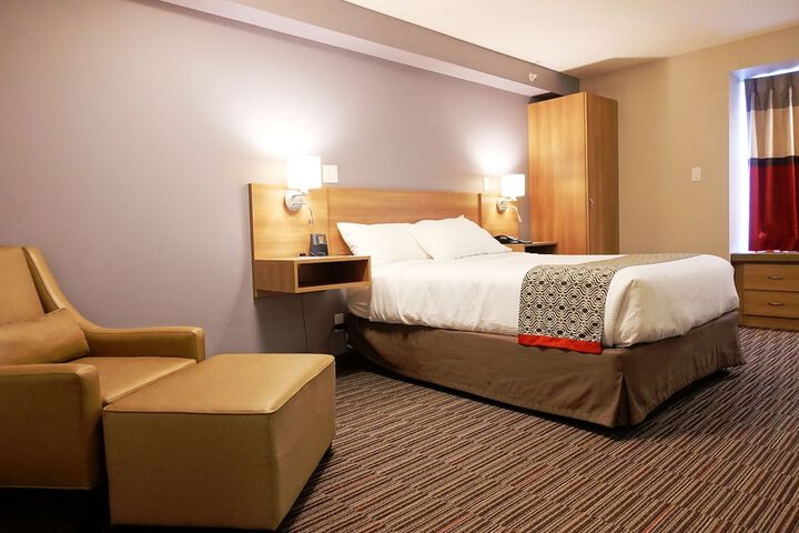 1 Queen Bed (34 of 50)