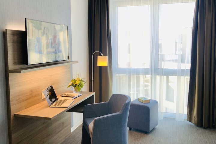 Room 3 of 46