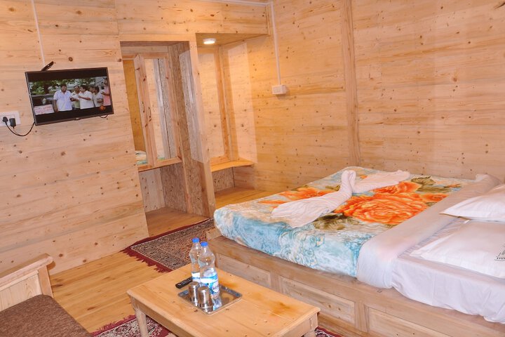 Room 26 of 122