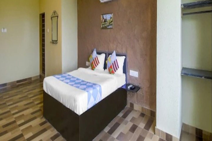 Room 4 of 16