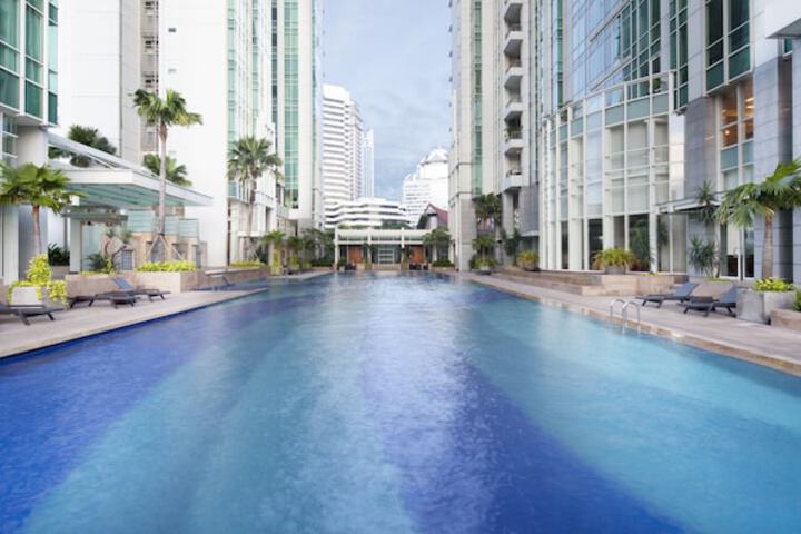 Hotel Pool