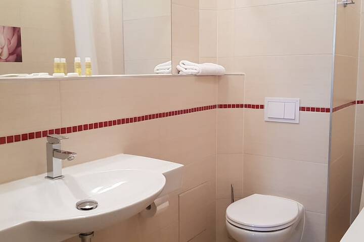 Room 45 of 79