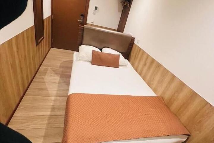 Room 30 of 44