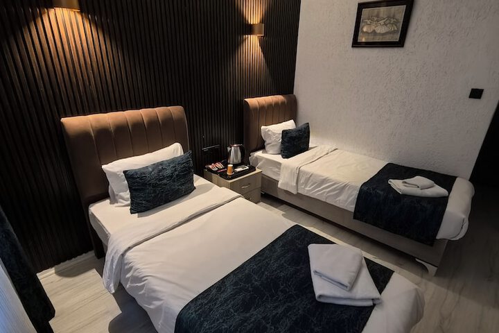 Room 5 of 19