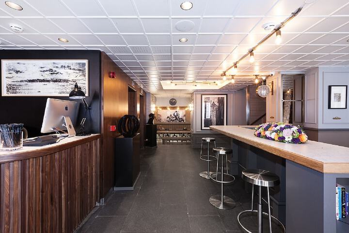 Guest Lobby